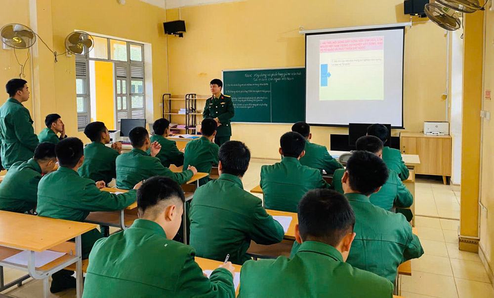 Để giờ học chính trị không còn khô khan